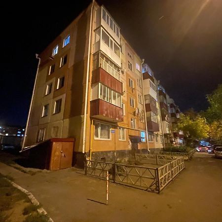 1-Комн. Квартира Целиком Интернациональная 32 С Гостиничным Сервисом Petropavlovsk Eksteriør billede